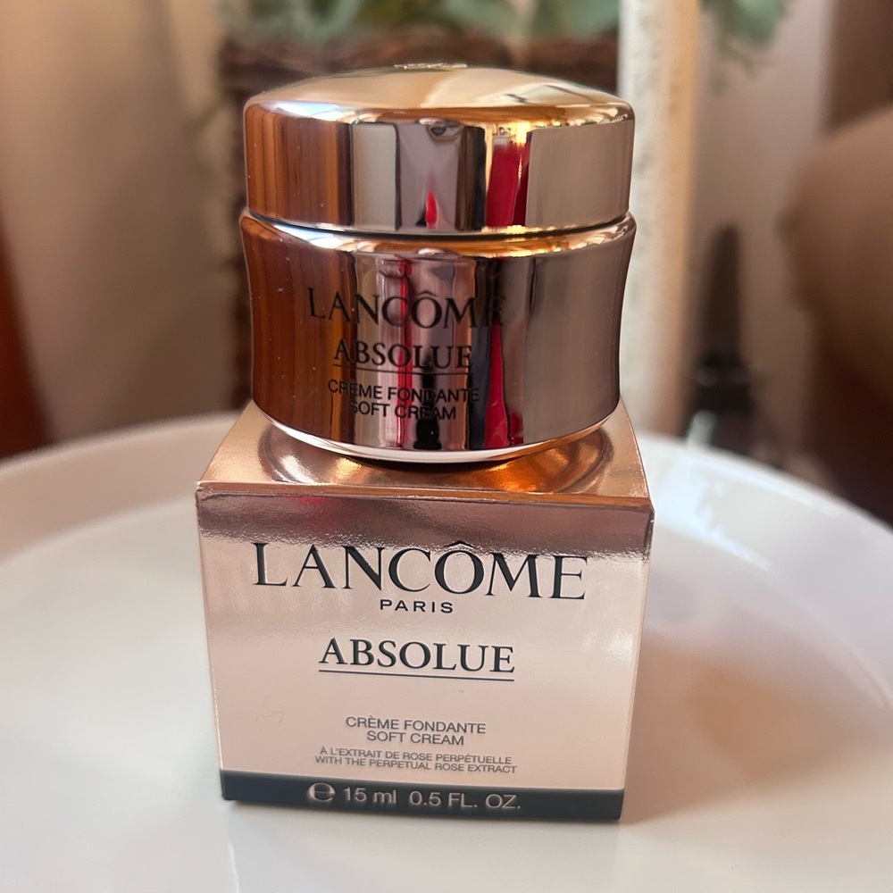 Lancôme Absolue Soft Cream - .5 Fl. Oz.
Face Cream NEW in box